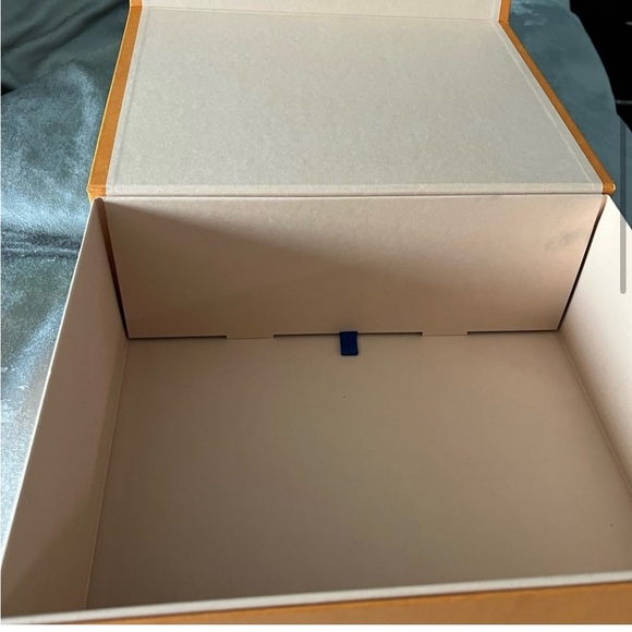 Louis Vuitton Large Gift Box with Magnetic Close & Empty Gift Bag. Exc cond. - Picture 7 of 10
